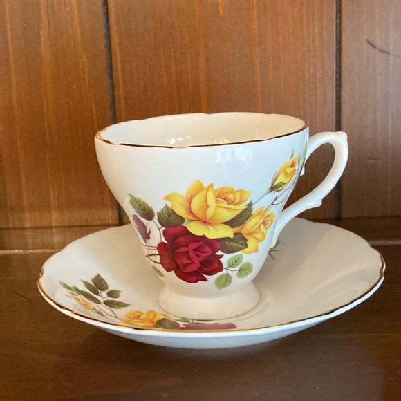 Vintage royal Sutherland bone china tea cup and saucer - Picture 1 of 9
